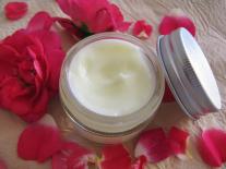 Cr&egrave;me de nuit aux huiles essentielles