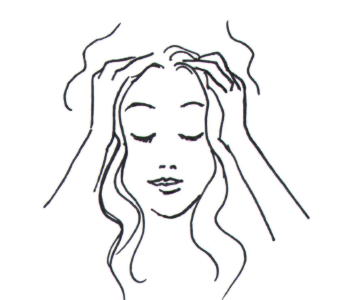 Massez votre cuir chevelu pour activer la microcirculation et stimuler la pousse des cheveux