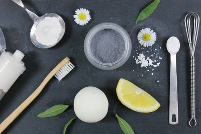 Prenez soin de votre bouche et de vos dents grâce aux meilleurs actifs et recettes de dentifrices naturels