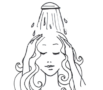 Optez pour la méthode Co-wash en lavant vos cheveux bouclés uniquement avec un après shampoing pour hydrater, démêler et remodeler les boucles facilement.