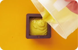 Couler la pâte à savon