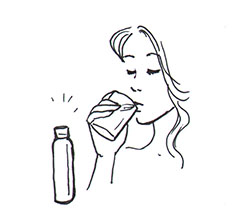 Buvez beaucoup d'eau pour drainer et détoxifier le corps, idéal pour se débarrasser de la cellulite