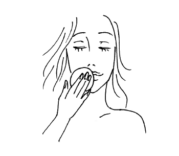 Démaquillez vos lèvres avant d'aller dormir pour éviter l'assèchement des lèvres. Pensez à bien appliquer votre soin nettoyant à la commissure des lèvres.