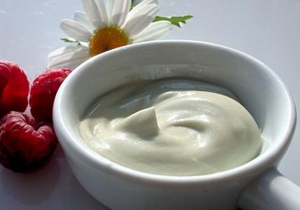 Recette Crème visage et corps à la Camomille bleue apaisante pour peaux délicates