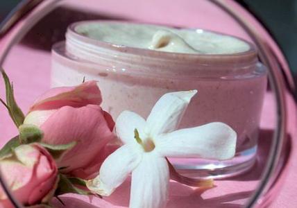 Recette Crème de gommage visage au Jasmin & Rose