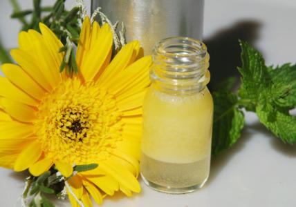 Recette Spray bi-phasique "Fraîcheur et Pureté" pour les pieds