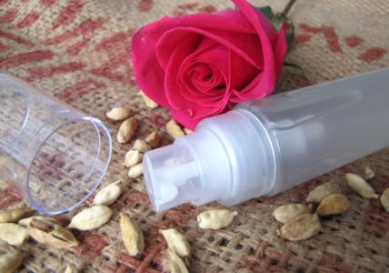 Recette Brume parfumée pour les cheveux épicée & fruitée