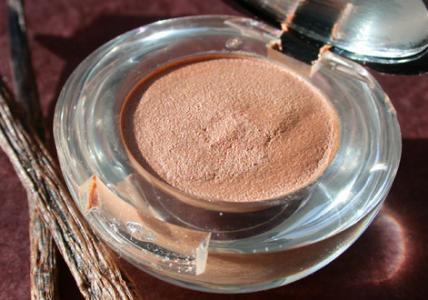 Recette Fixateur d'ombres à paupières satiné