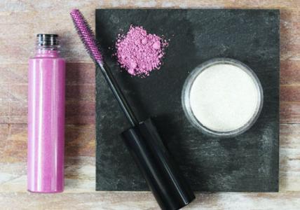 Recette Mascara gel rose pailleté pour cheveux de fée