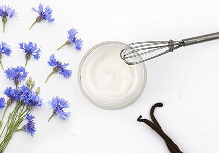 Recette Crème réconfortante à l'hydrolat de Bleuet pour peaux délicates