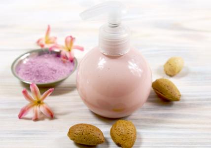 Recette Lait corps pour les petites princesses Charlotte aux fraises