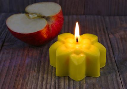 Recette Bougie d'ambiance "Flower Power" : Pomme d'amour