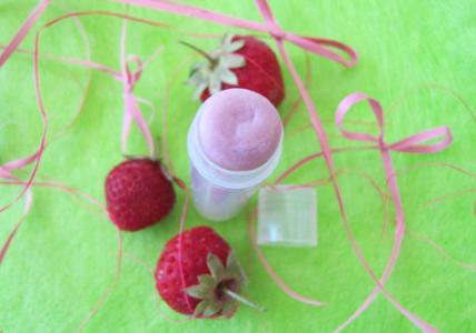 Recette Stick pour les lèvres à la Fraise des Bois
