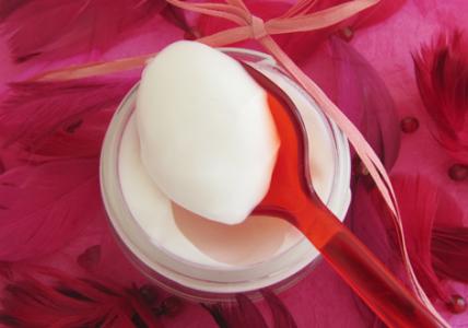 Recette Crème fraîche onctueuse protectrice et réparatrice mains & pieds