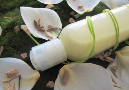 Recette Lait corporel apaisant Santal & Fleurs blanches