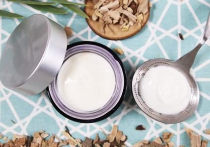 Recette Crème régénérante "éclat du teint" au Santal Blanc