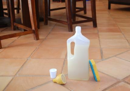 Nettoyant écologique pour sol purifiant et détartrant au Savon noir