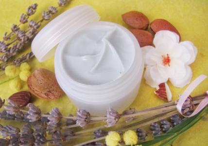 Recette Crème aux huiles essentielles de Lavande & Tanaisie apaisantes