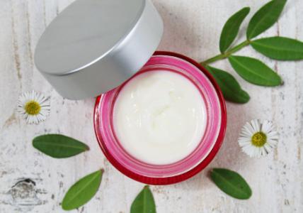 Recette Crème Joli buste Prêle & Fleurs de Pâquerette 