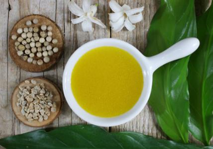 Recette Lotion ayurvédique aux plantes Cheveux plus longs