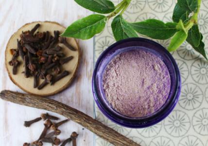 Dentifrice ayurvédique en poudre maison