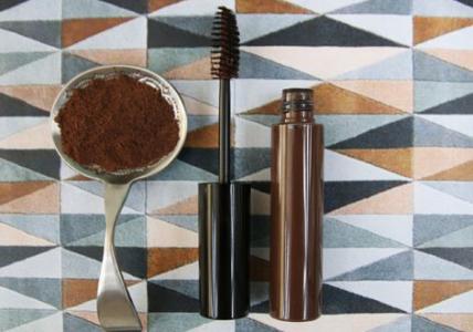 Recette Mascara densifiant Spécial Sourcils