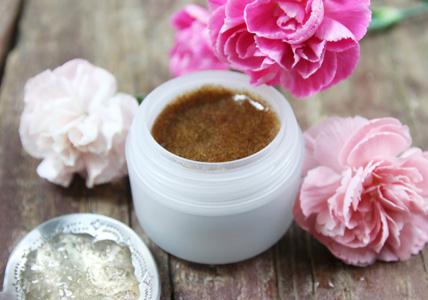 Recette Gommage en gelée peaux délicates à la Rose musquée