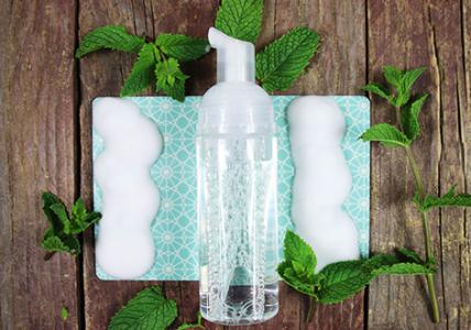 Mousse nettoyante visage peau nette