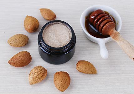 Recette Gommage enzymatique Rhassoul, Miel & Lait d'Amande