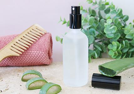 Spray hydratant entre shampoing cheveux ondulés, bouclés, frisés, crépus