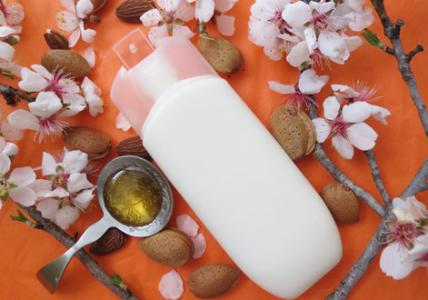 Recette Lait corporel au Miel adoucissant et à l'Amande douce nourrissante