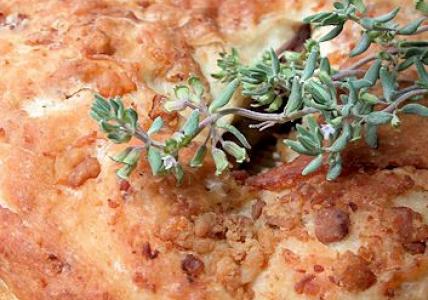 Recette Fougasse aux grattelons et à la Sarriette