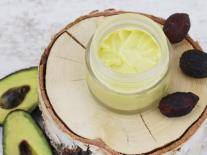 Beurre corporel nourrissant à l'Avocat peaux sèches et sujettes à inconfort