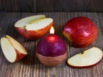 Bougie Rouge et Or « Pomme ambrée »