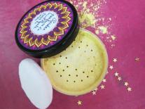 Poudre parfumée scintillante pour le corps