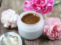 Gommage en gelée peaux délicates à la Rose musquée