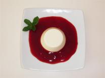 Panna cotta à la Menthe verte et coulis de Fruits Rouges