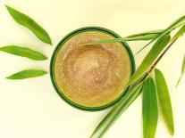 Gel exfoliant raffermissant pour le corps 